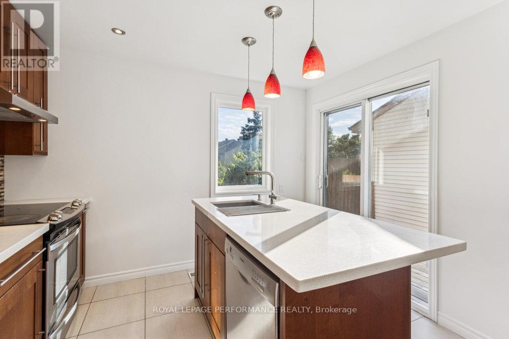 6 GILLESPIE CRESCENT - 21