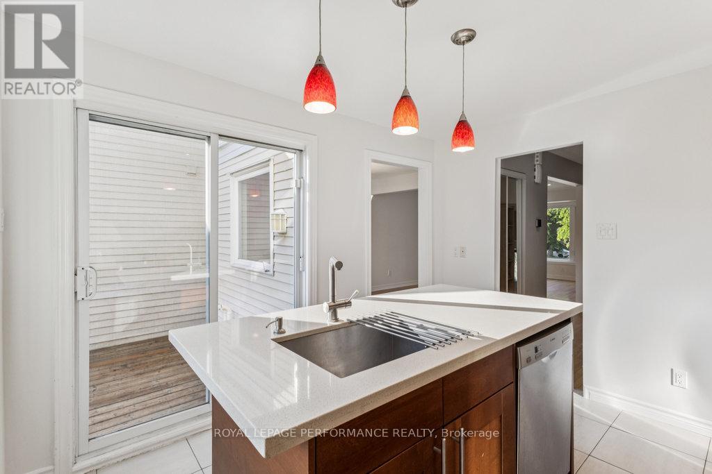 6 GILLESPIE CRESCENT - 23