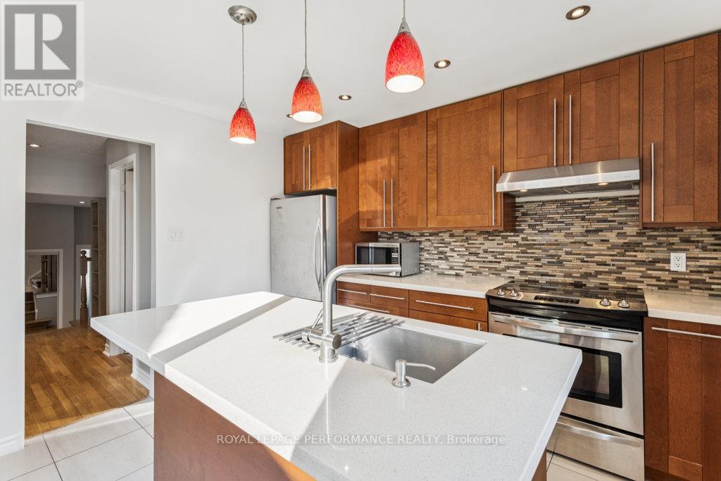 6 GILLESPIE CRESCENT - 24
