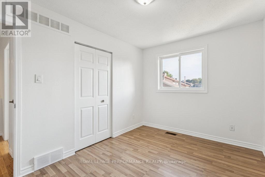 6 GILLESPIE CRESCENT - 29