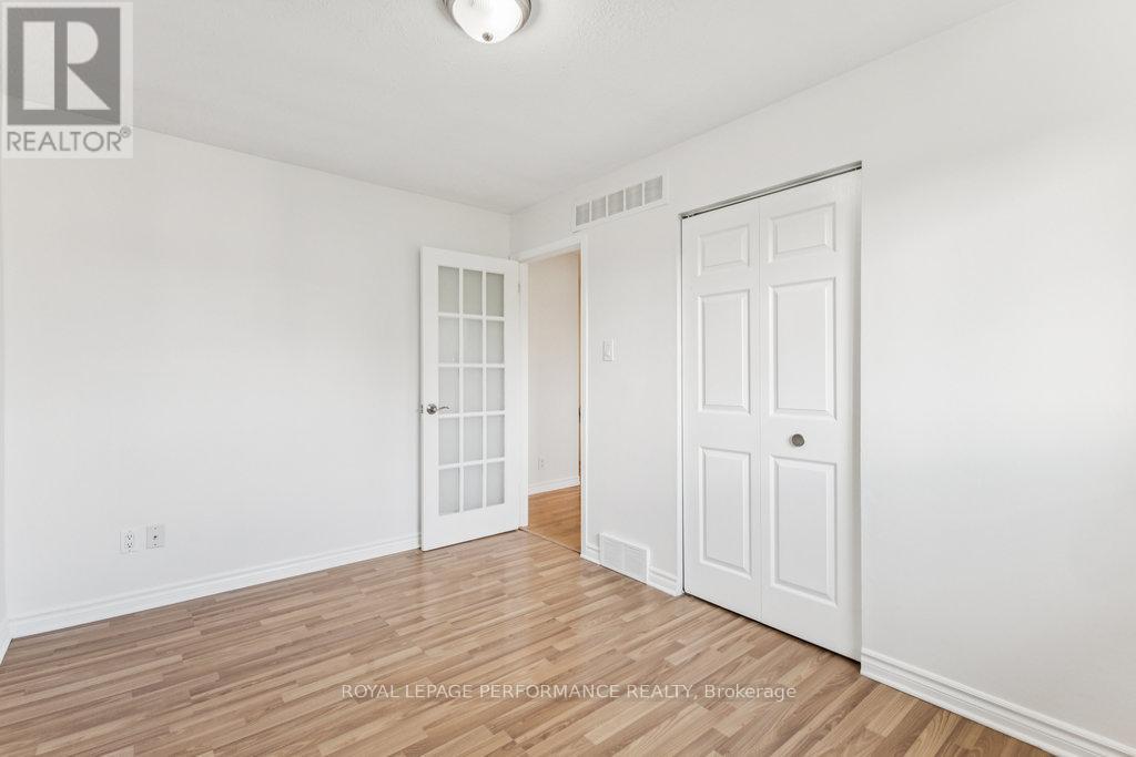 6 GILLESPIE CRESCENT - 30