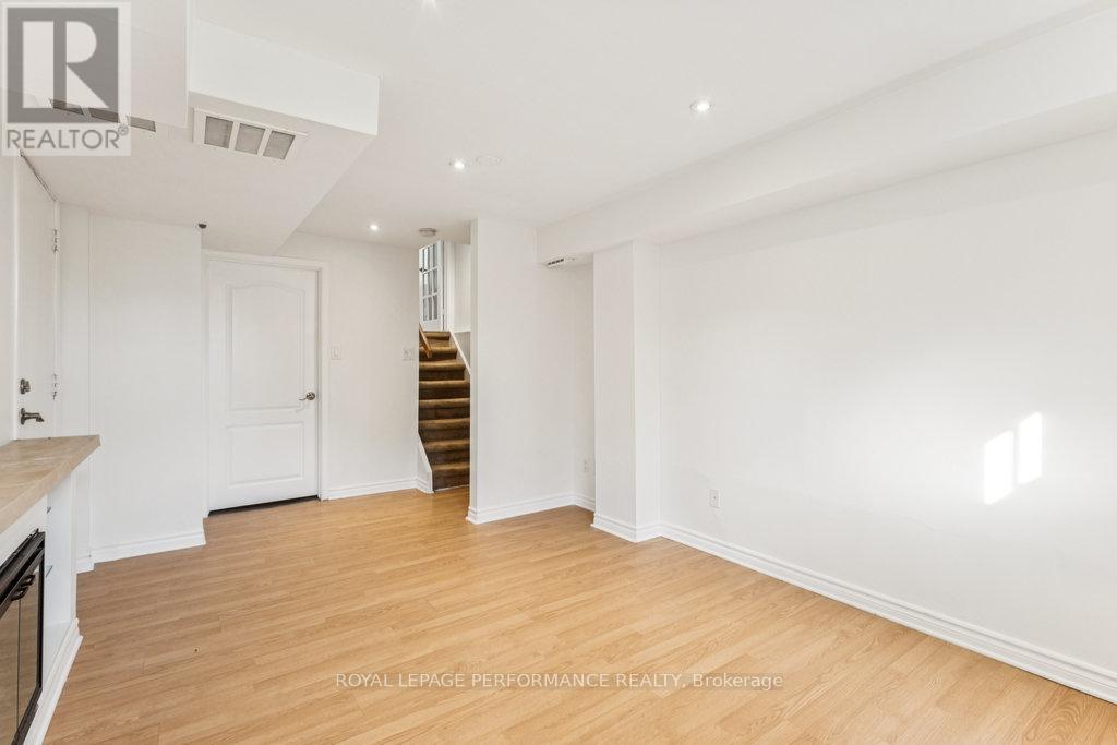 6 GILLESPIE CRESCENT - 40