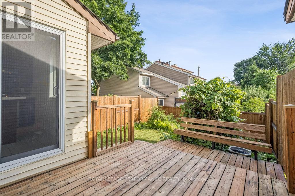 6 GILLESPIE CRESCENT - 45