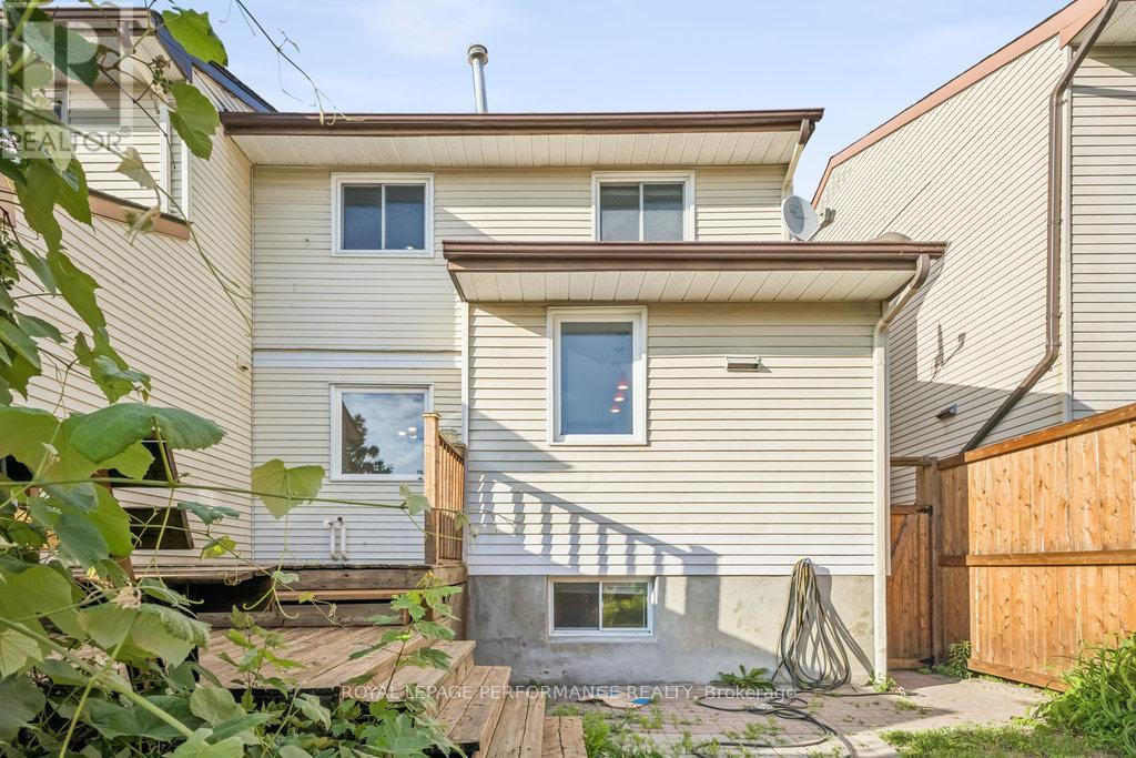 6 GILLESPIE CRESCENT - 47