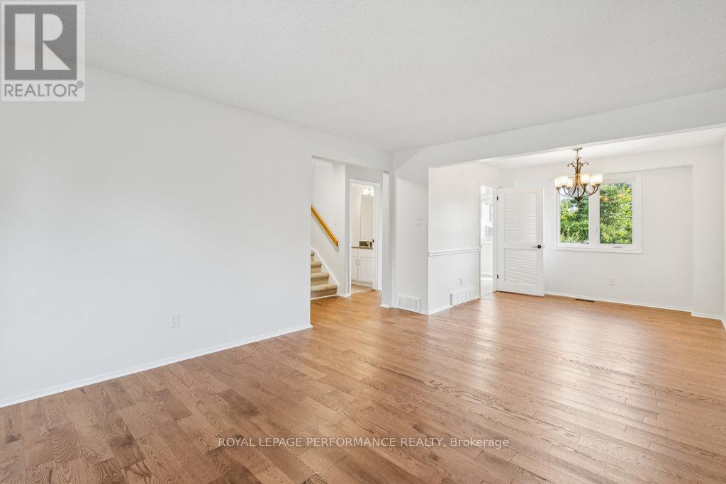 8 GILLESPIE CRESCENT - 16
