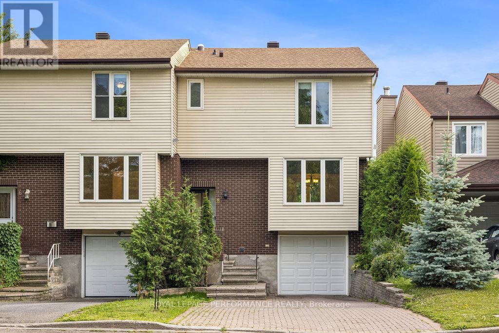 8 GILLESPIE CRESCENT - 2