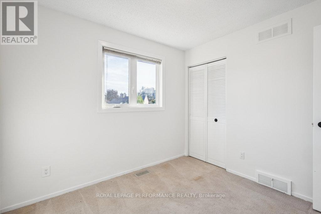 8 GILLESPIE CRESCENT - 27