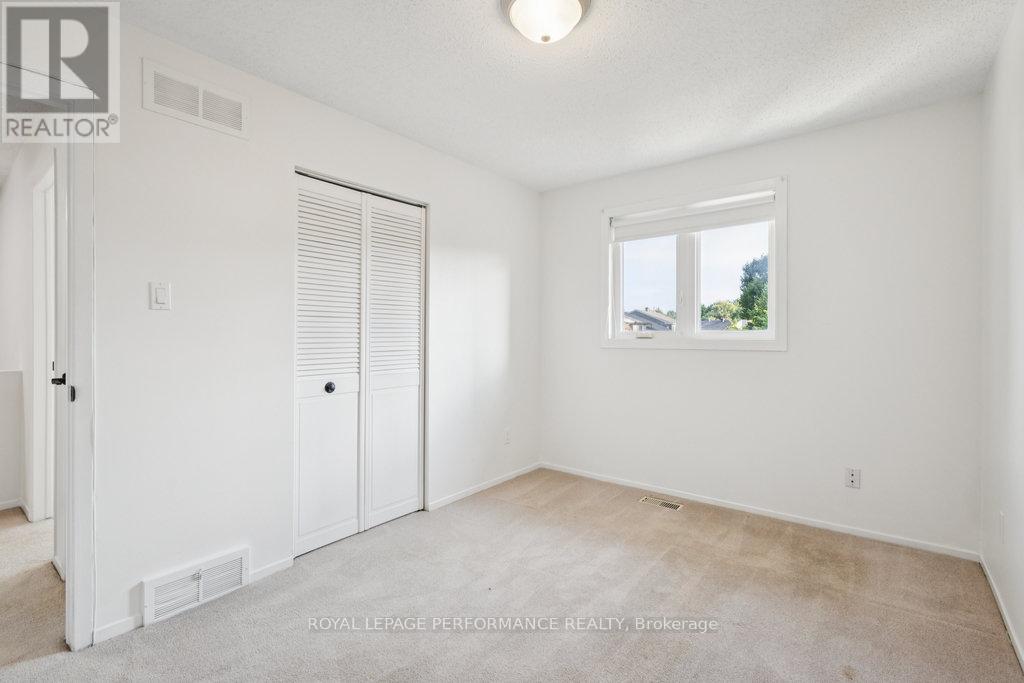 8 GILLESPIE CRESCENT - 30