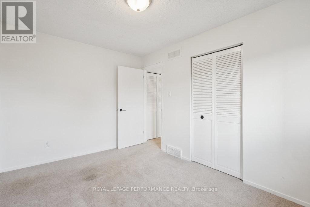8 GILLESPIE CRESCENT - 32