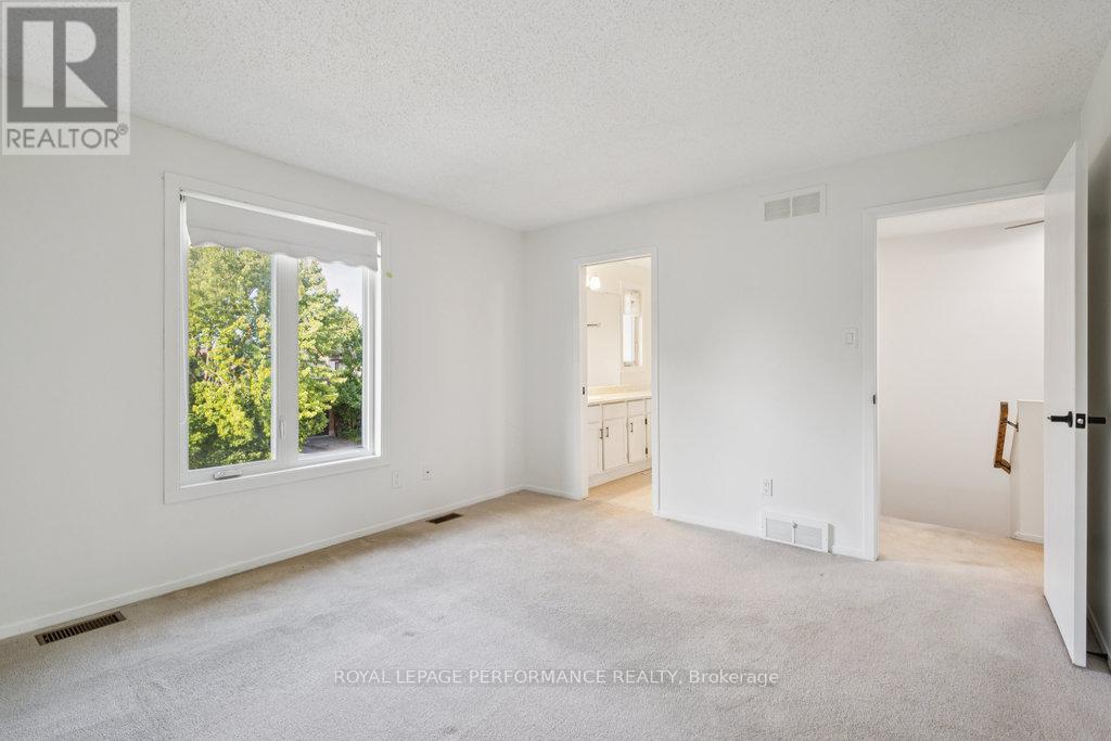 8 GILLESPIE CRESCENT - 34