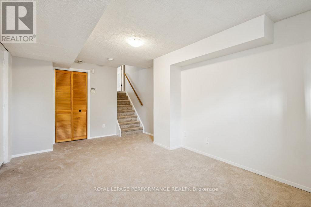 8 GILLESPIE CRESCENT - 41
