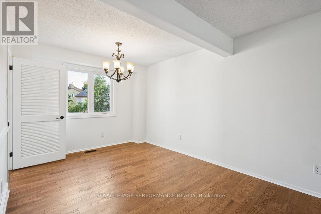 8 GILLESPIE CRESCENT - 8