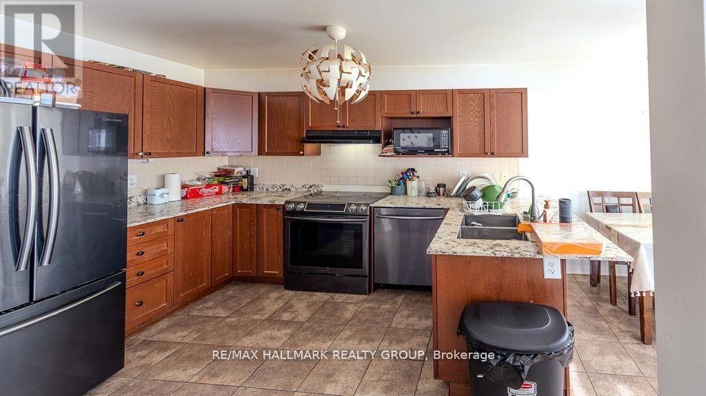 39 CHESAPEAKE CRESCENT - 2