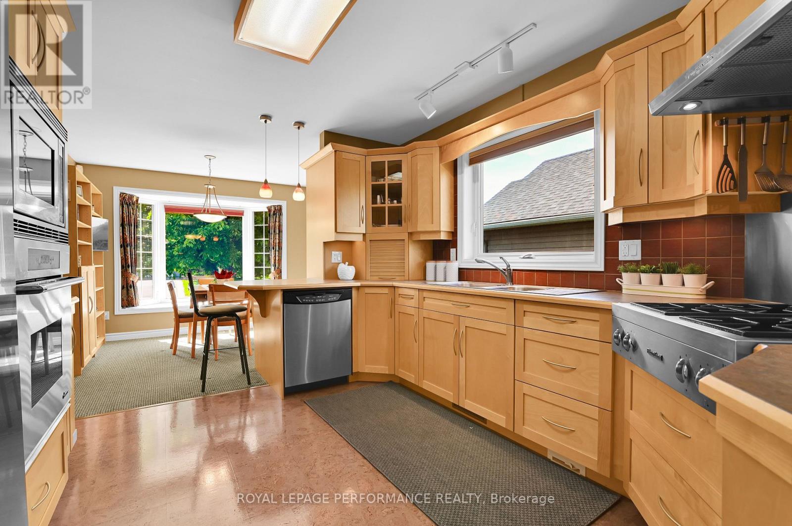 365 JAMIESON STREET - 10