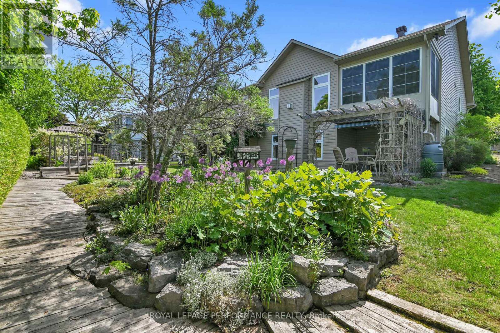 365 JAMIESON STREET - 32