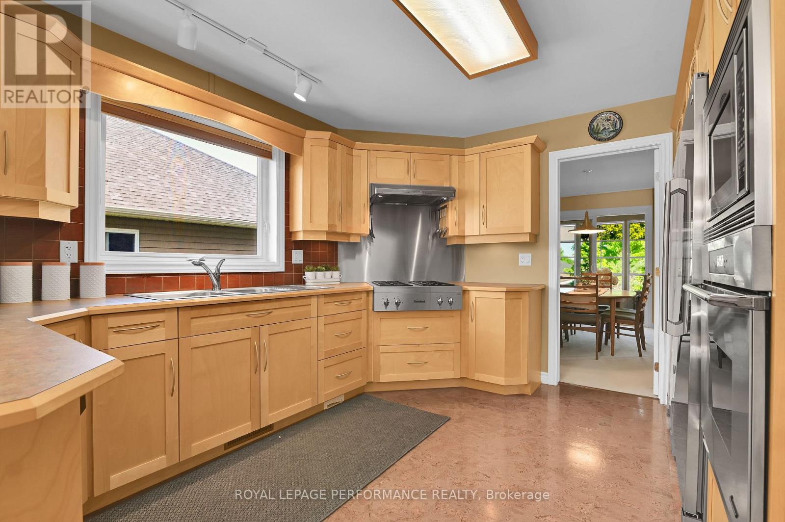 365 JAMIESON STREET - 8