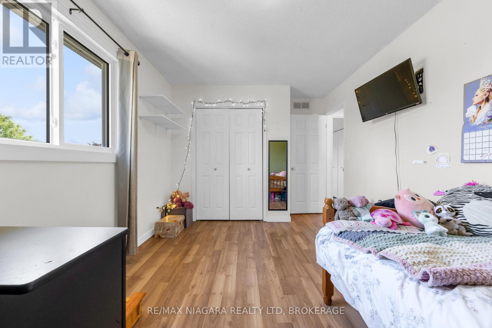 7 HILLCREST ROAD - 12