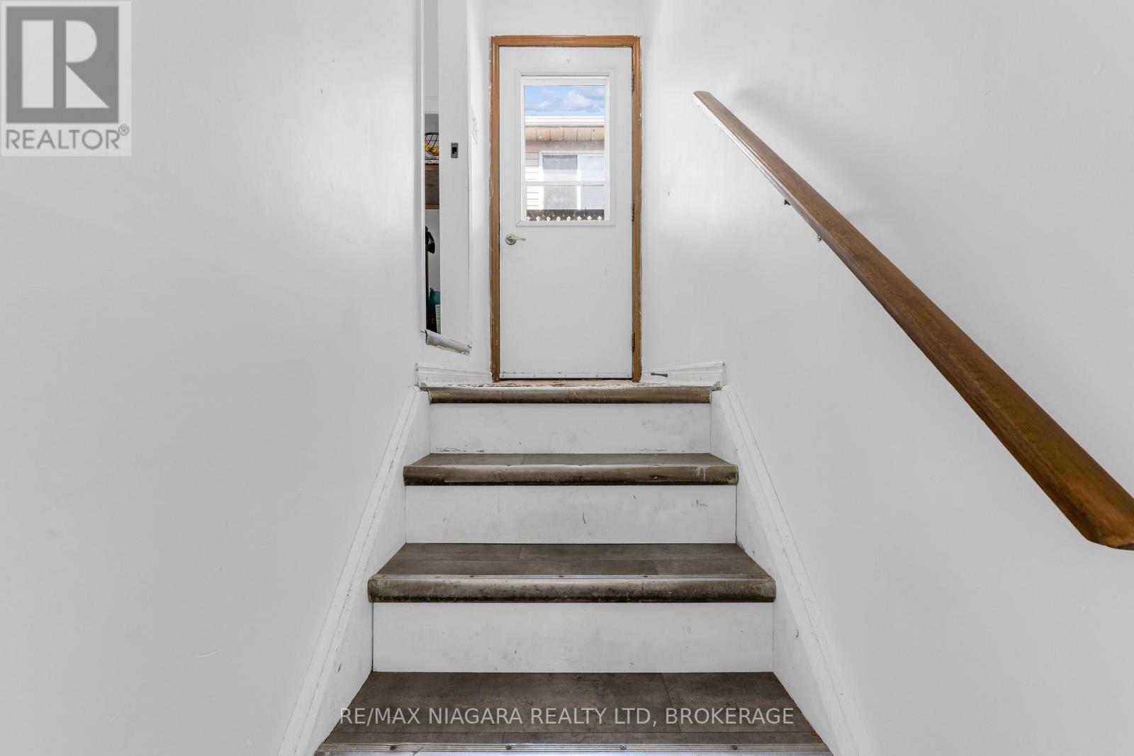 7 HILLCREST ROAD - 16