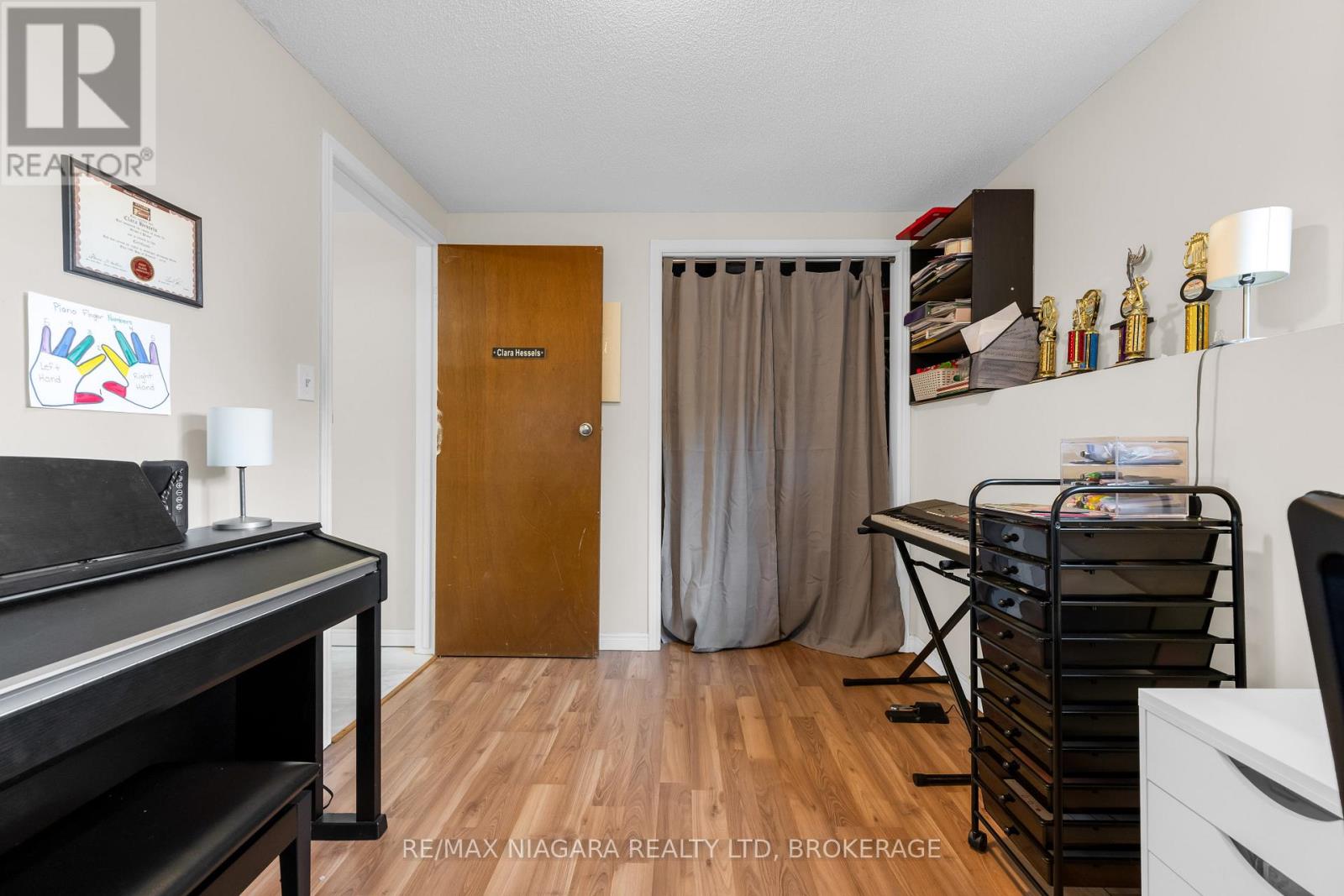 7 HILLCREST ROAD - 20