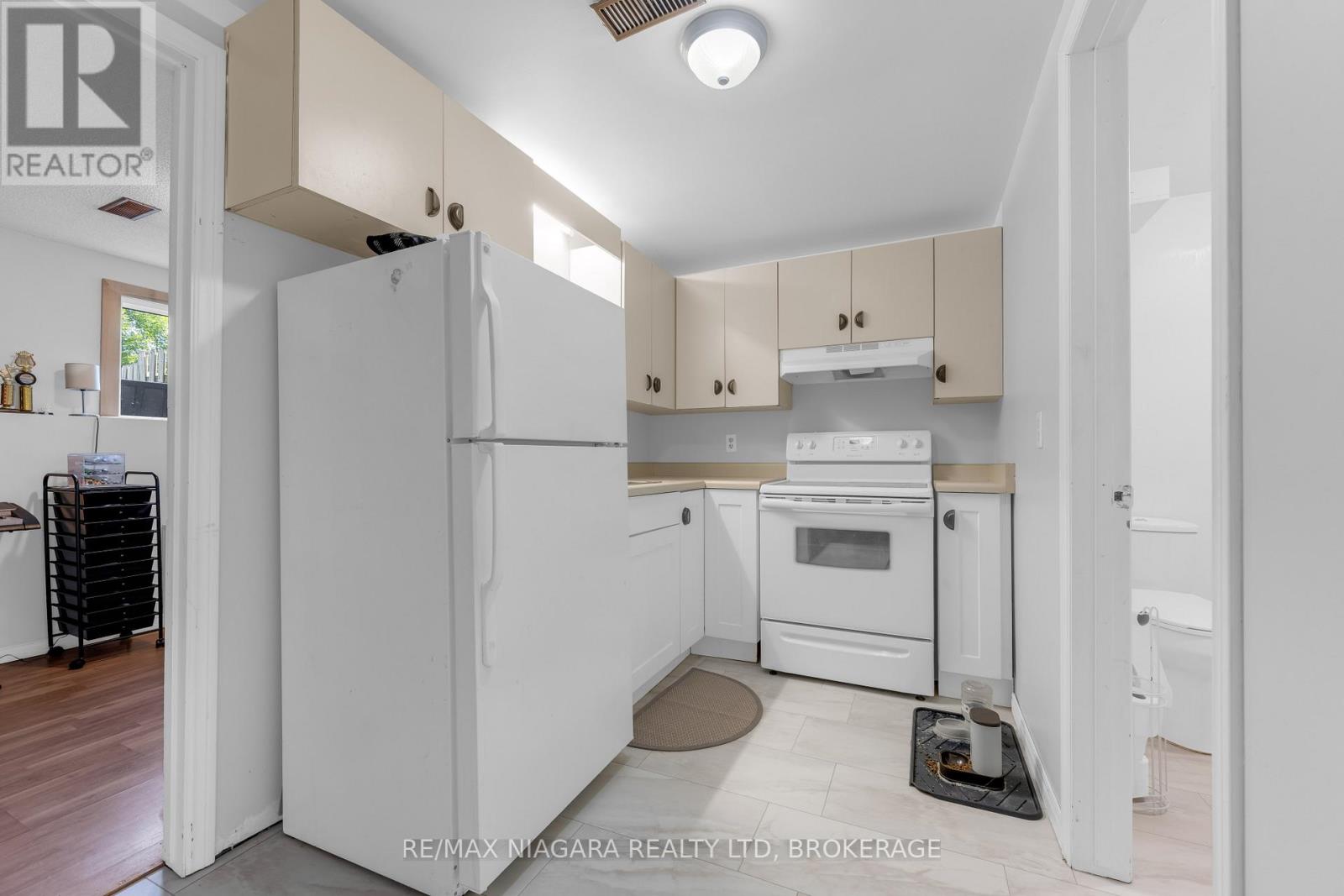 7 HILLCREST ROAD - 21