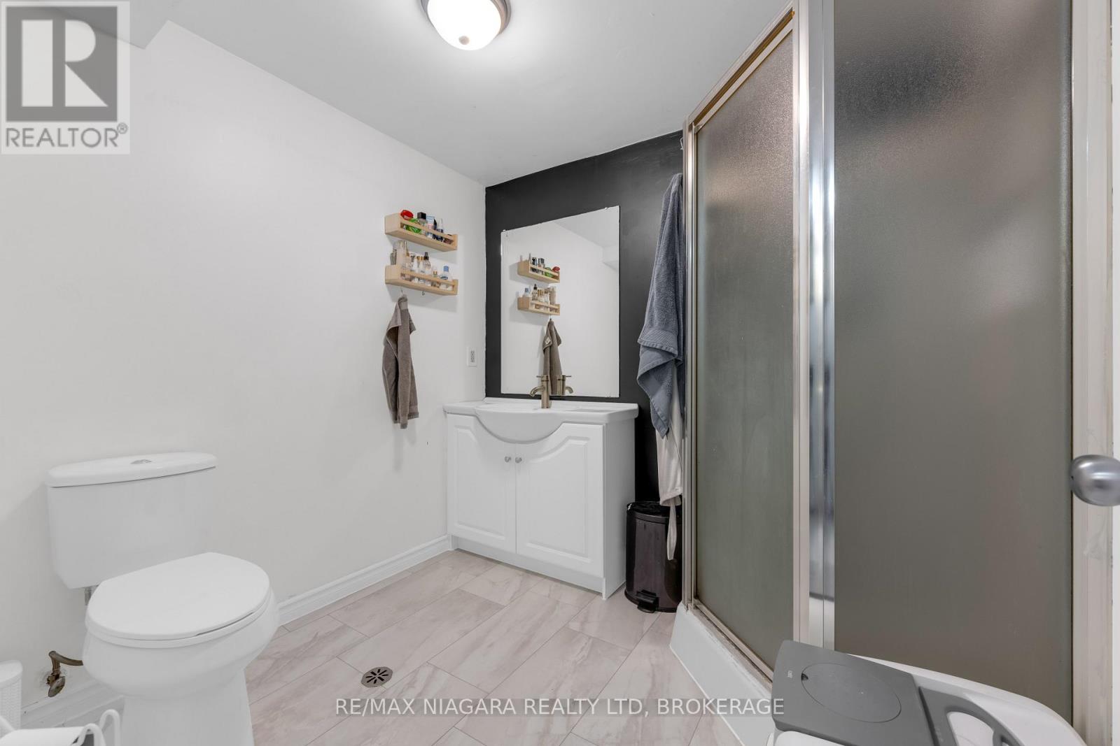 7 HILLCREST ROAD - 22