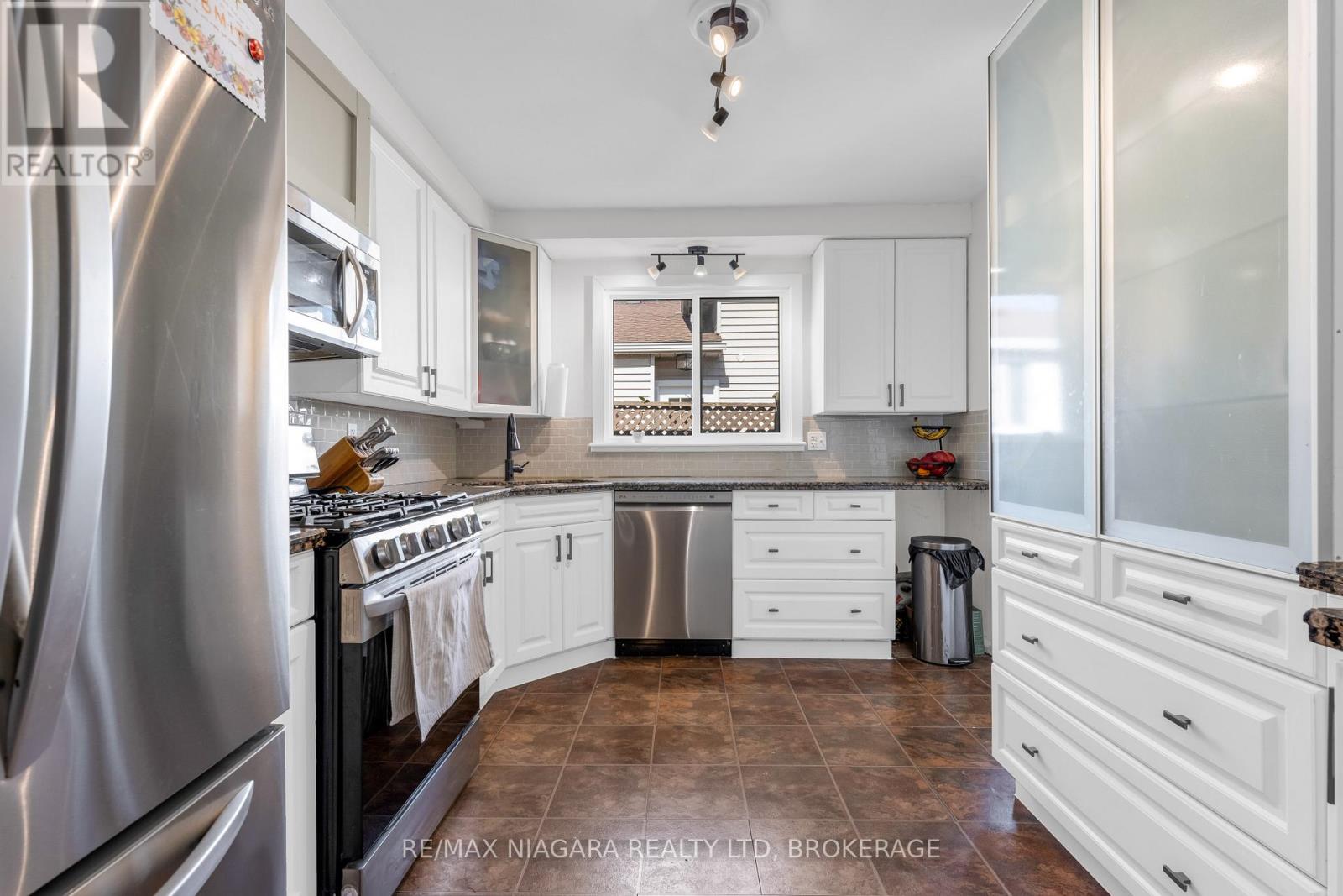 7 HILLCREST ROAD - 7