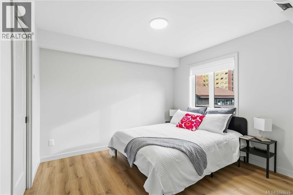 #6 1789 Emerson St - 27
