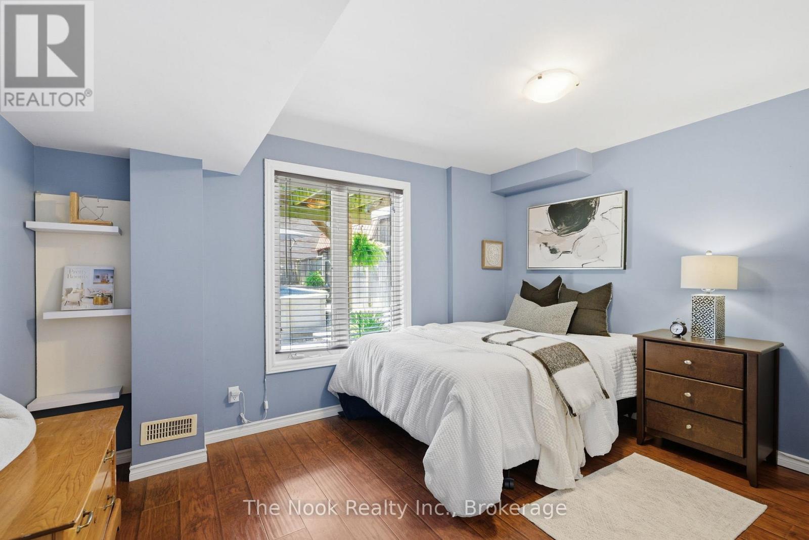 337 BONS AVENUE - 40
