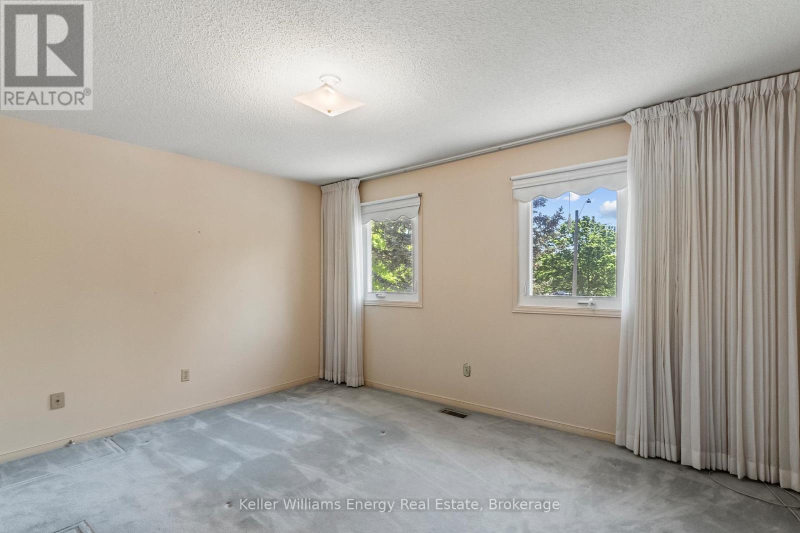 62 MCCALLUM DRIVE - 26