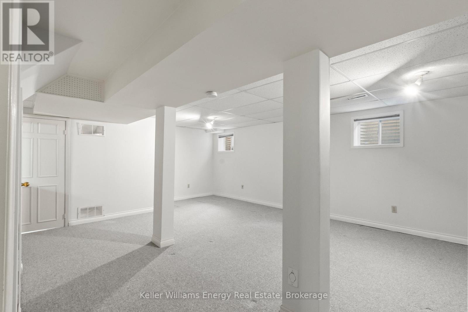 62 MCCALLUM DRIVE - 34
