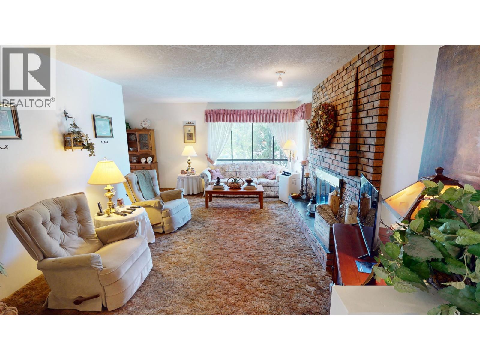 378 THOMPSON ROAD - Image 2