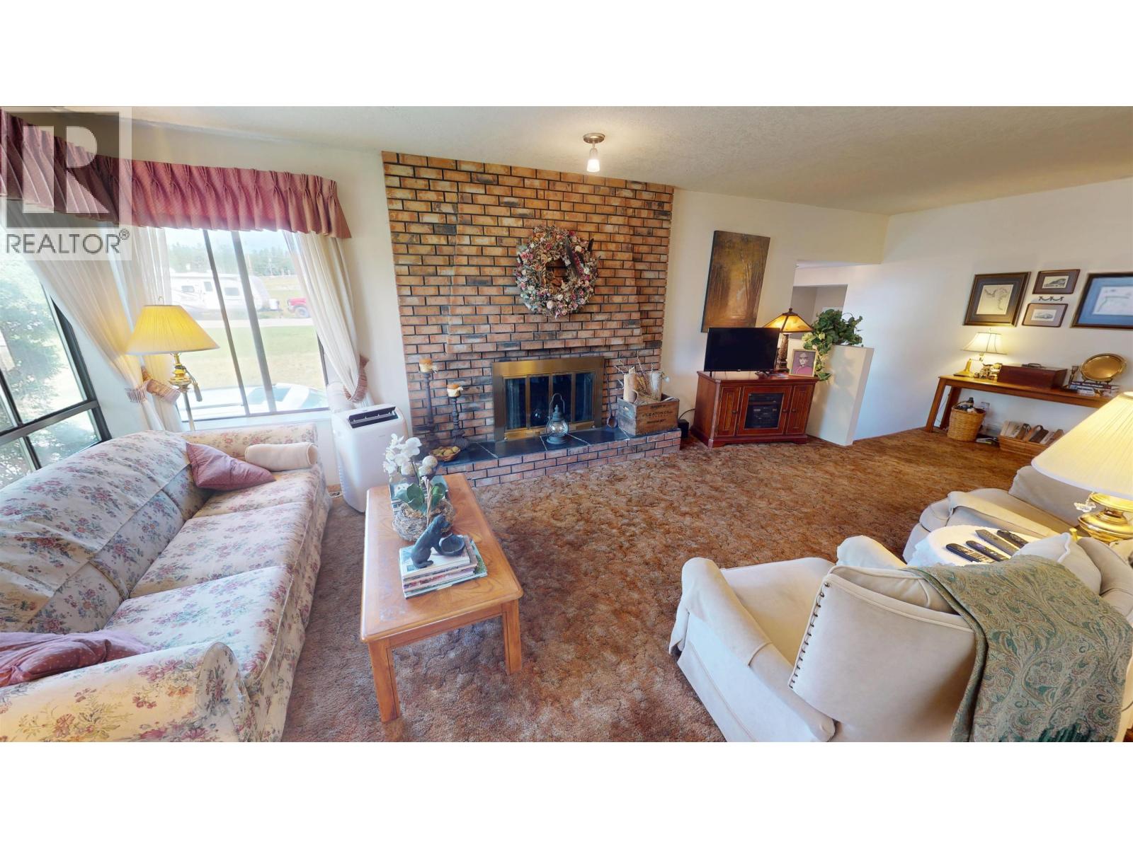 378 THOMPSON ROAD - 4