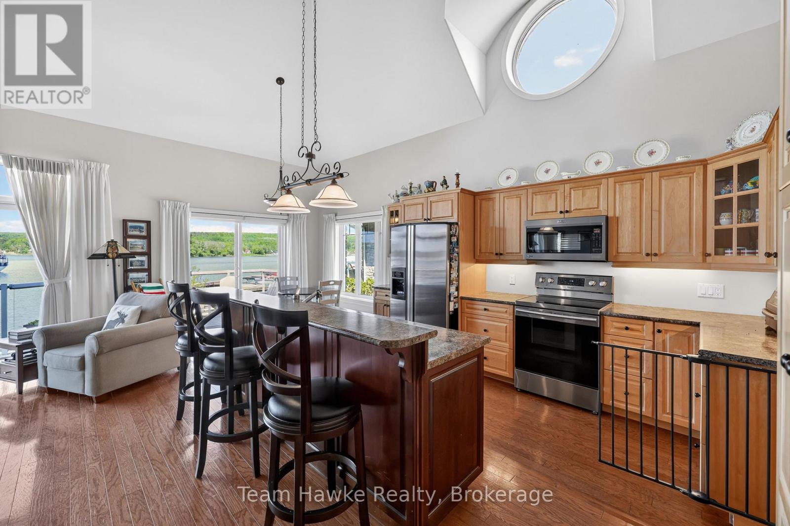 #8 2 BECK BOULEVARD - 10