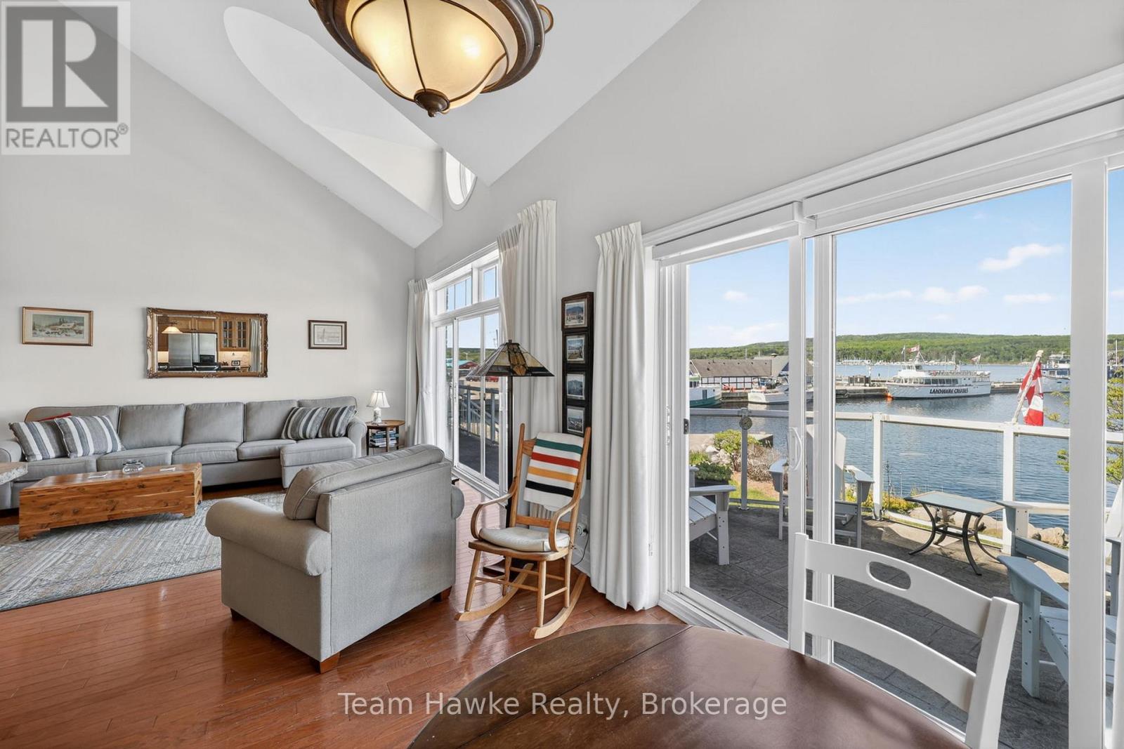 #8 2 BECK BOULEVARD - 15