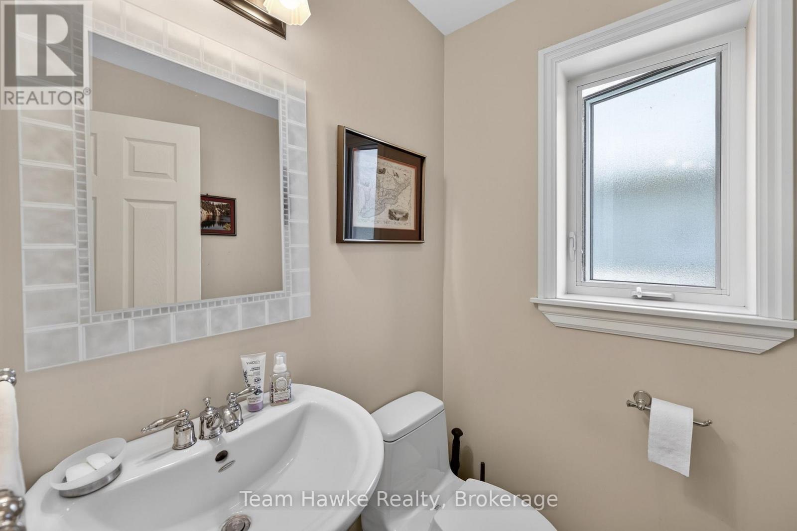 #8 2 BECK BOULEVARD - Image 18