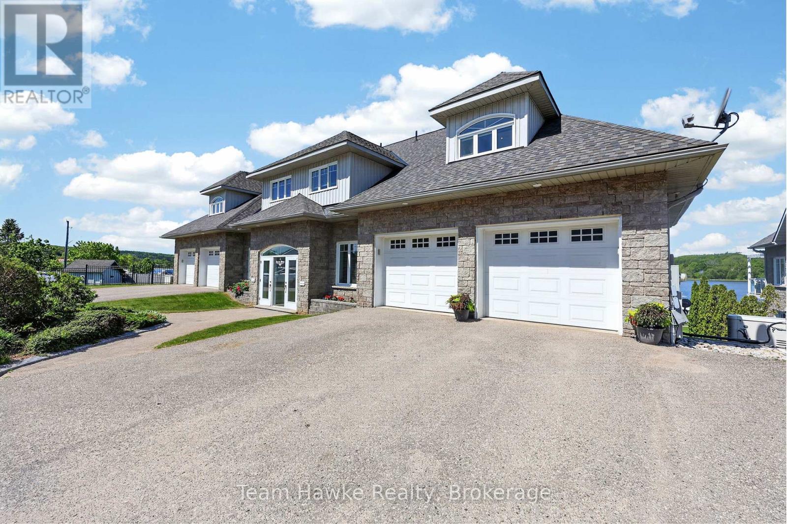 #8 2 BECK BOULEVARD - 3