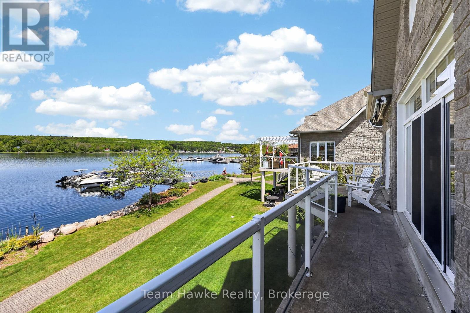 #8 2 BECK BOULEVARD - 33