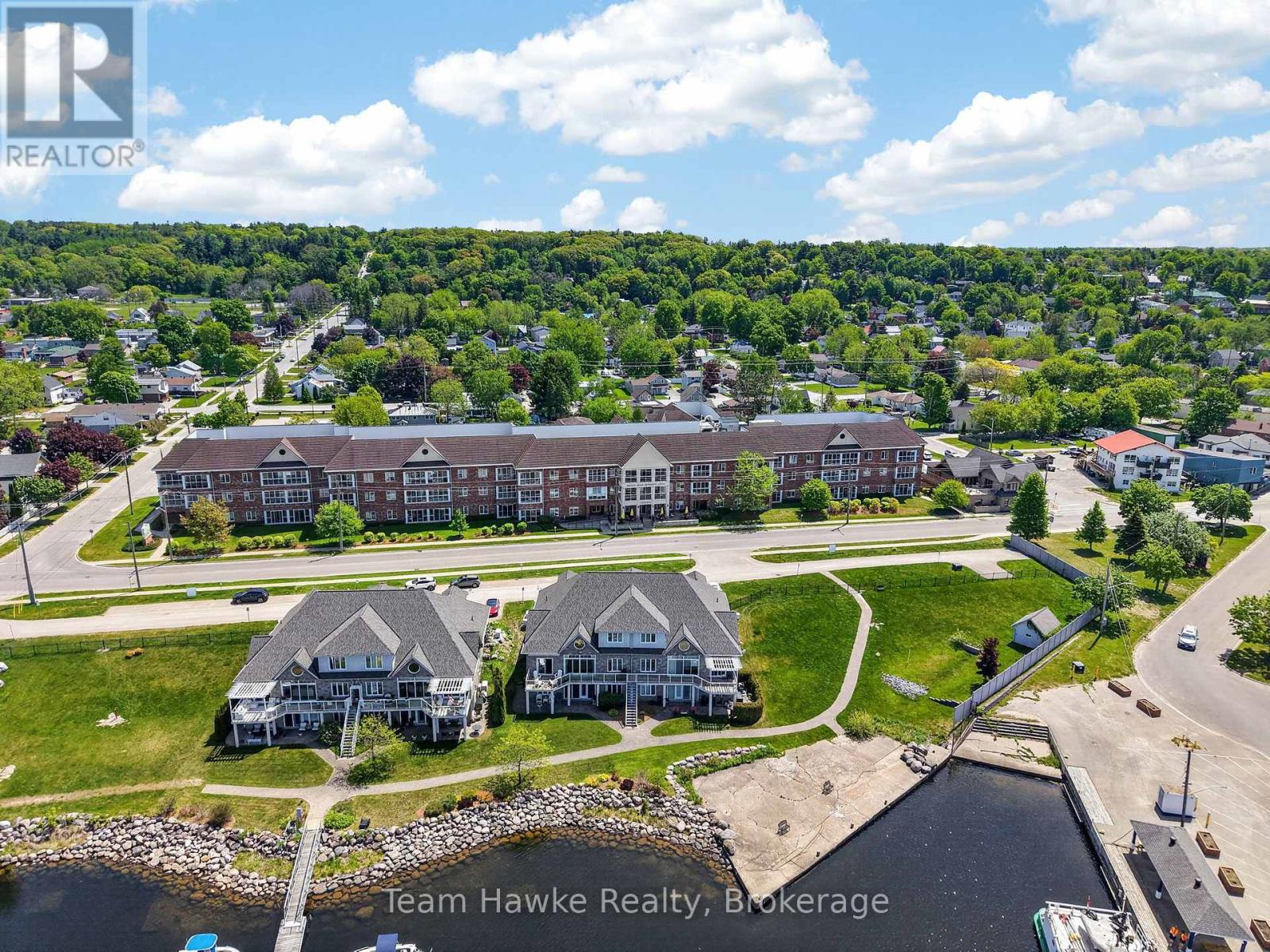 #8 2 BECK BOULEVARD - Image 42