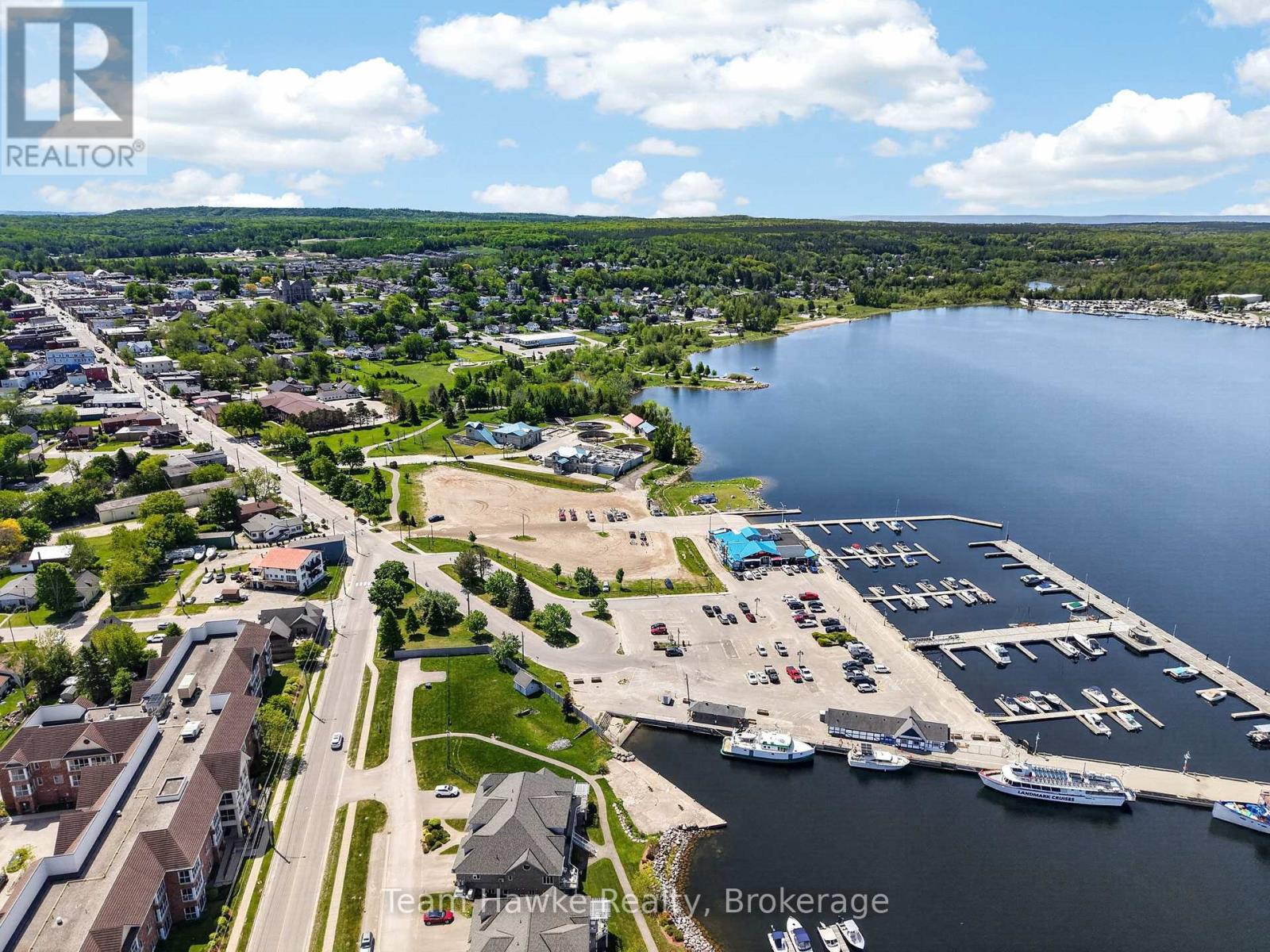 #8 2 BECK BOULEVARD - Image 46
