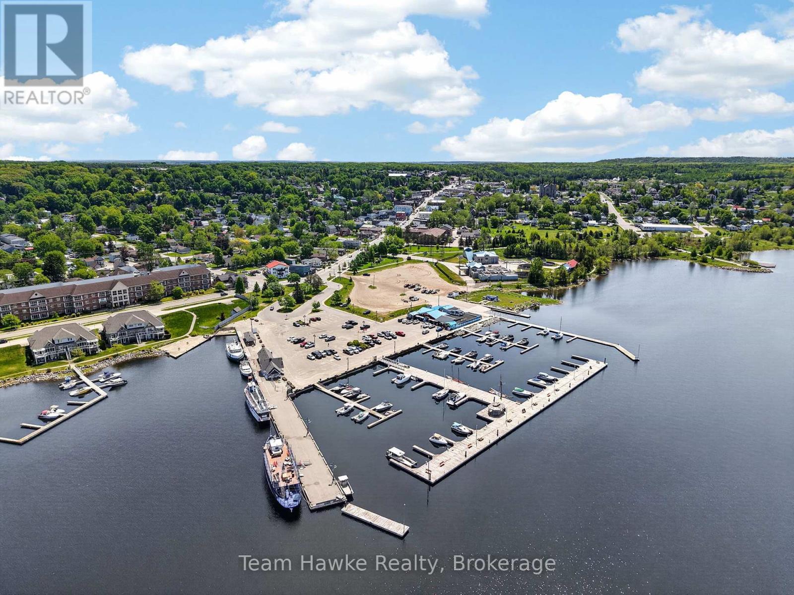 #8 2 BECK BOULEVARD - 48