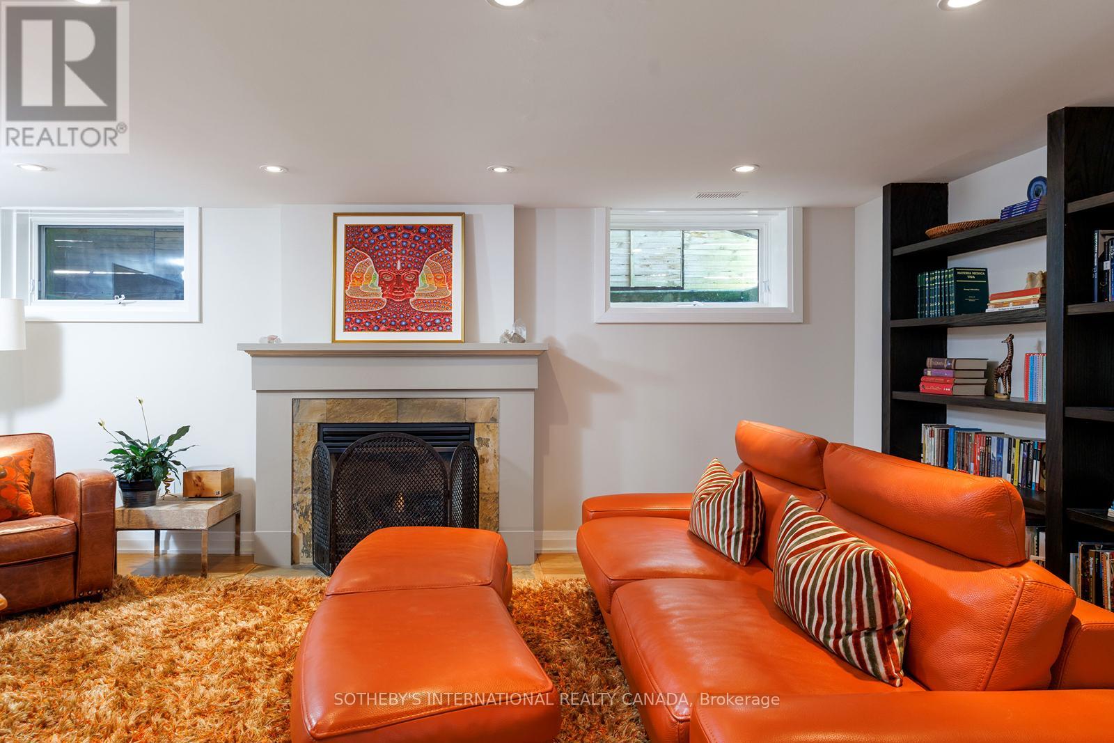 36 DONWOODS DRIVE - 33