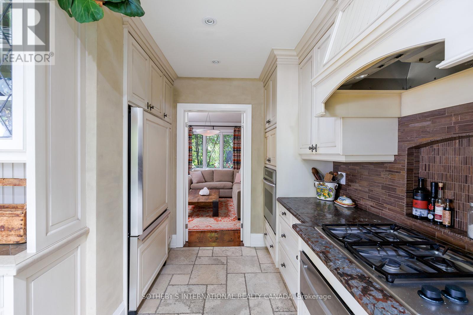 36 DONWOODS DRIVE - 9