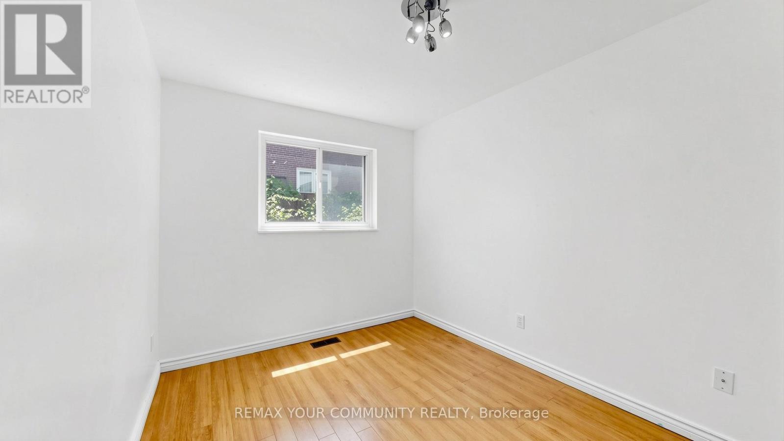 23 LESGAY CRESCENT - 38