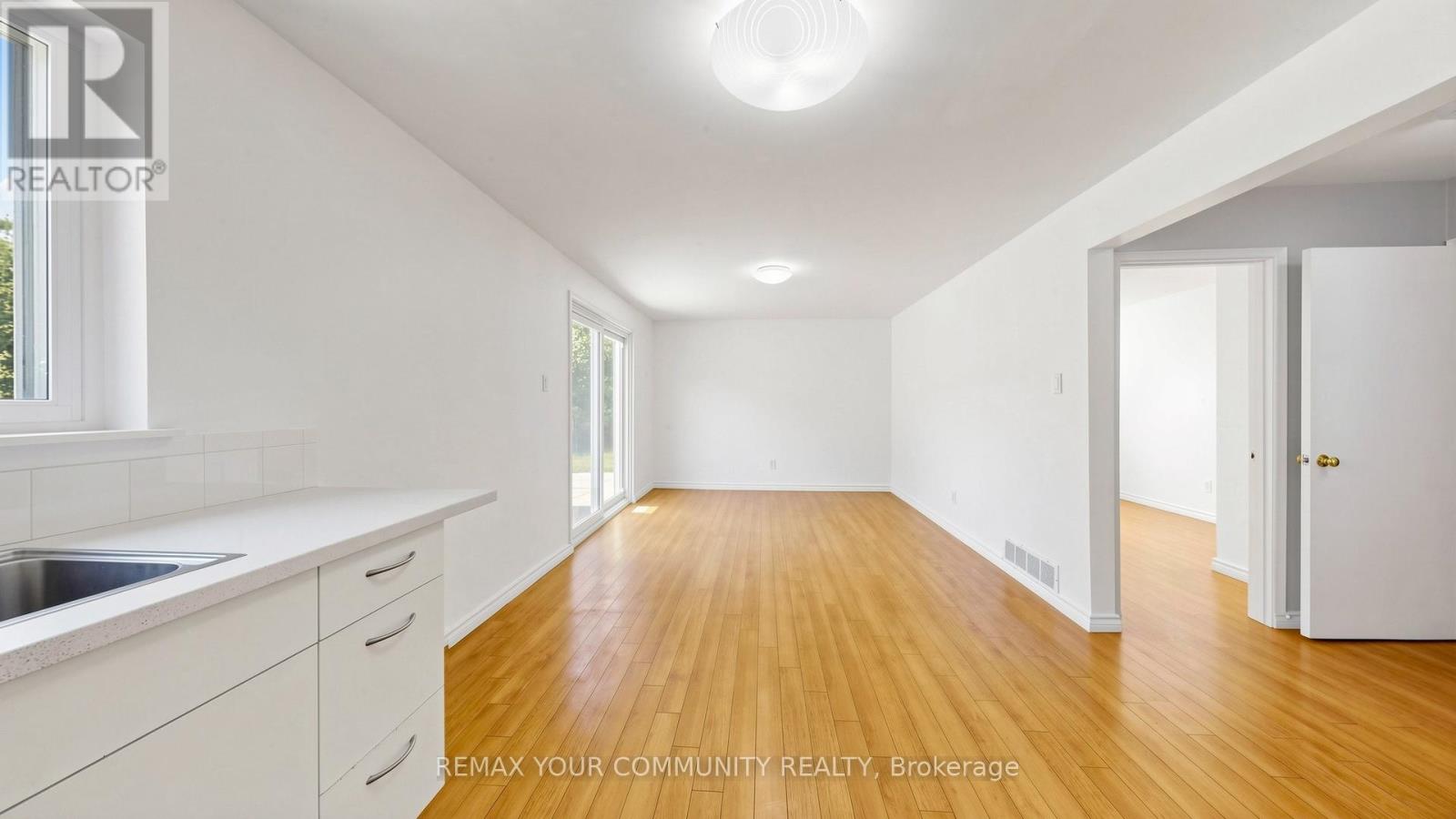 23 LESGAY CRESCENT - 34