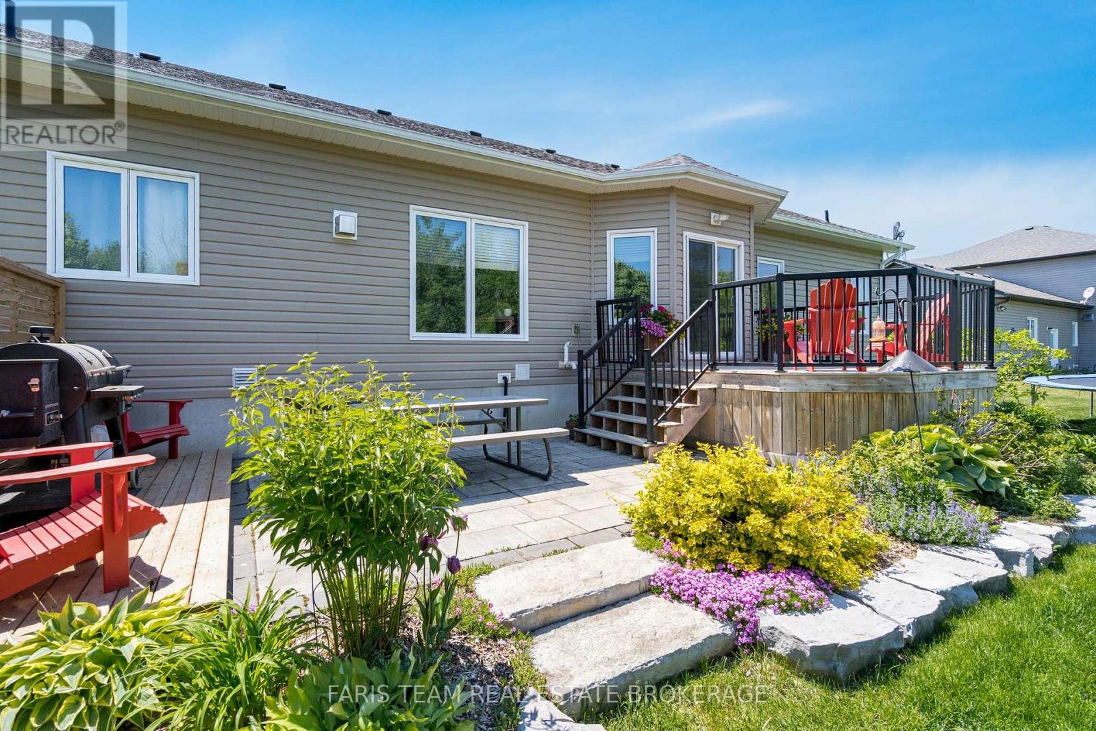 53 BOYD CRESCENT - 37
