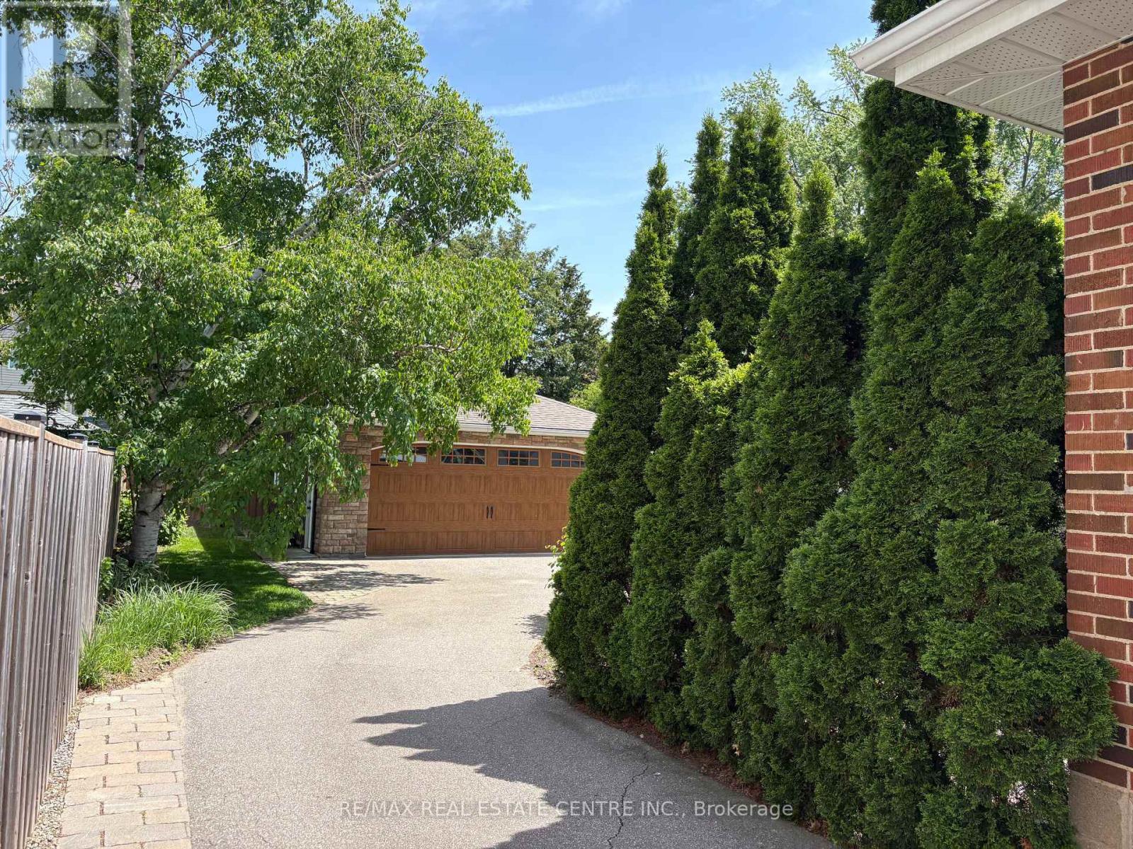 37 MAPLE AVENUE N - 38