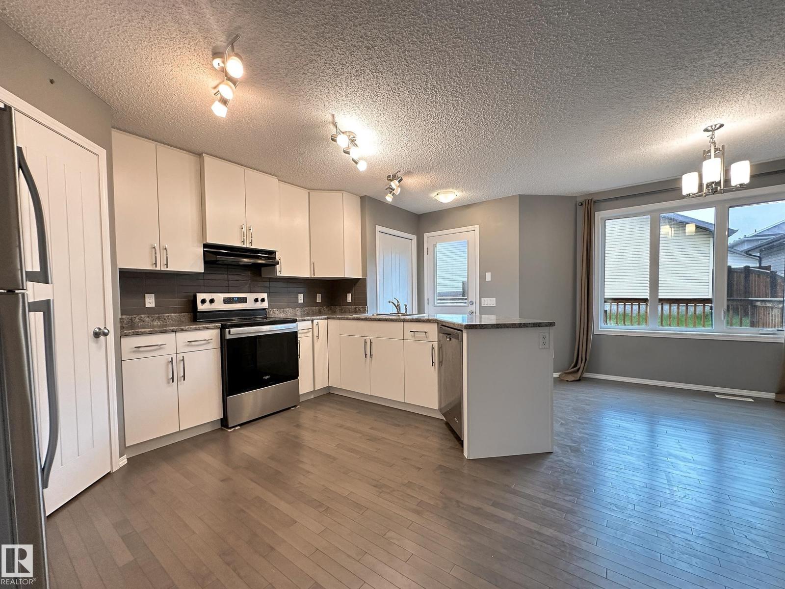 9432 211 ST NW - 10