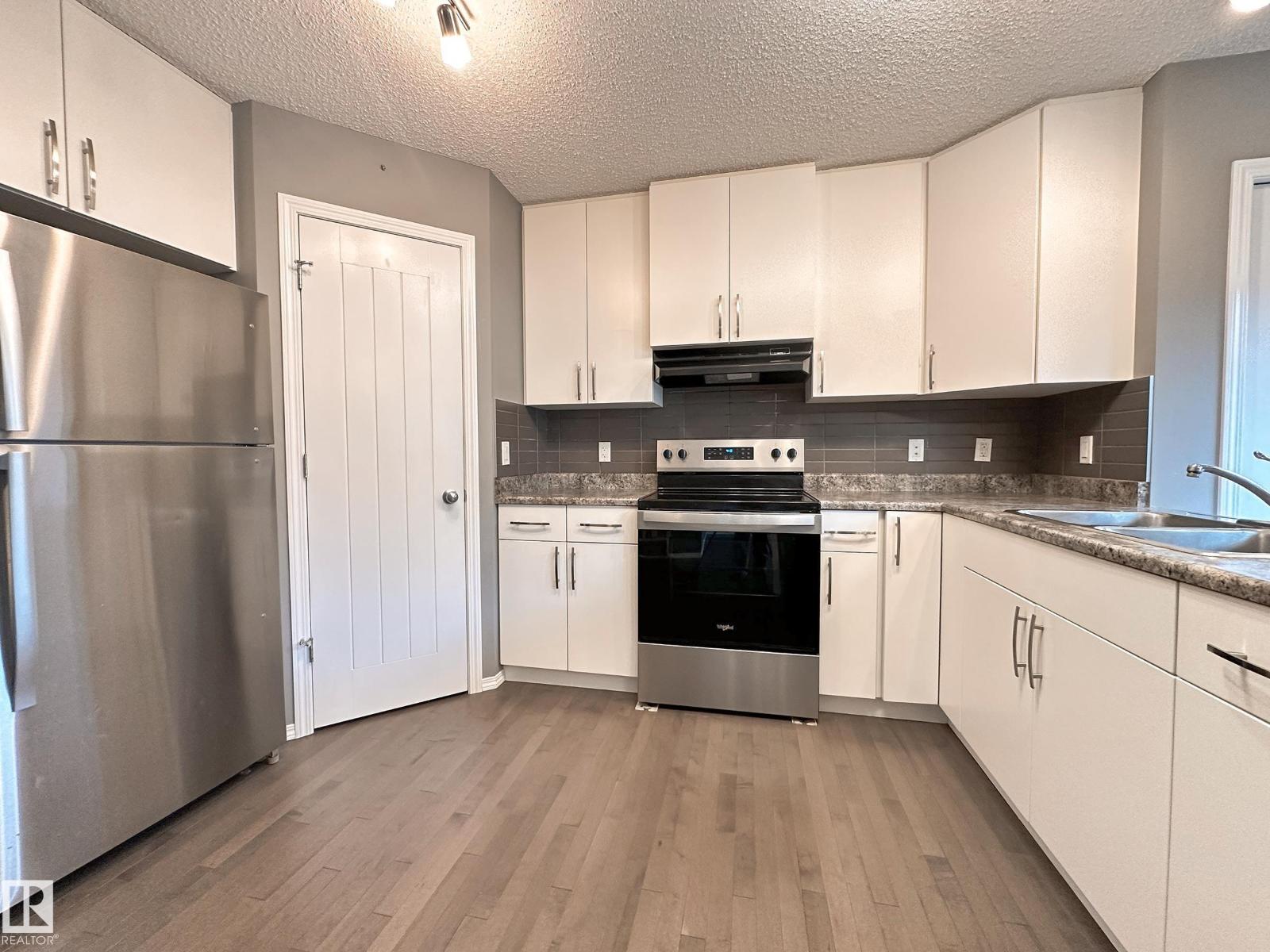 9432 211 ST NW - 11