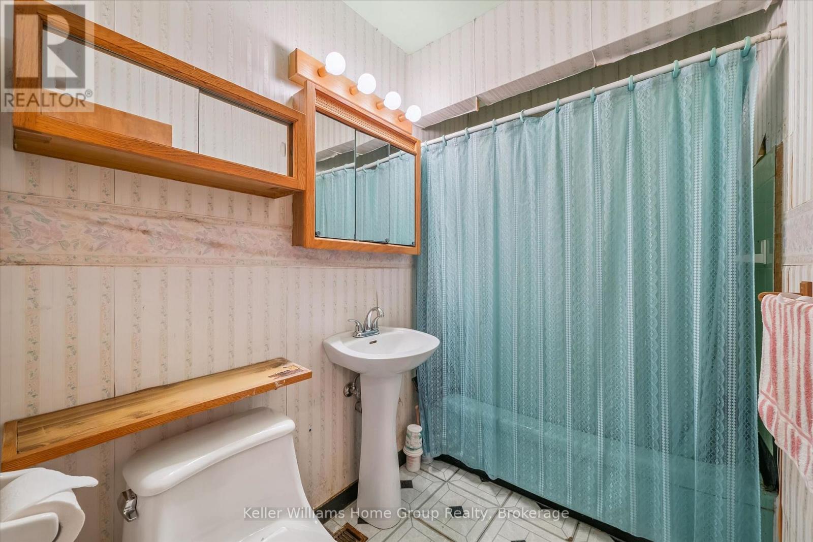 117 WAVERLEY DRIVE - 28