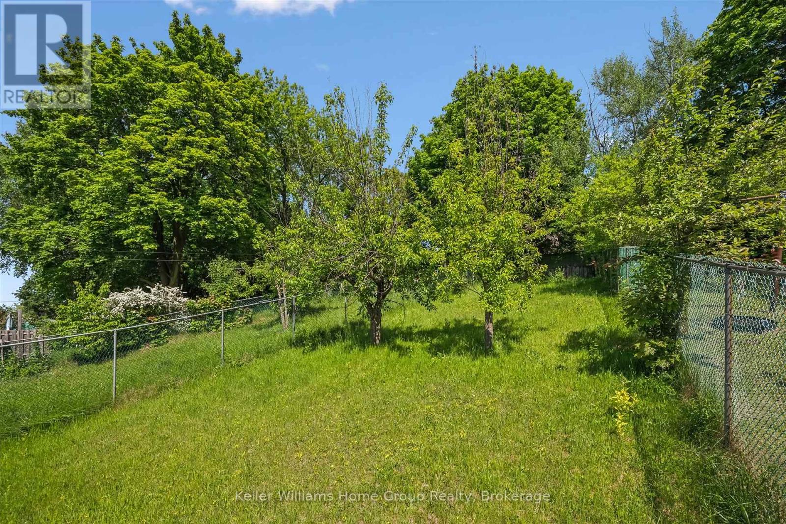 117 WAVERLEY DRIVE - 33
